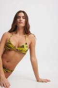 NA-KD Swimwear Vridd trekant-bikinitopp - Green,Multicolor