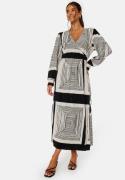 Object Collectors Item Tobina L/S Wrap Dress Black Det: White 42