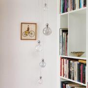 EBB & FLOW Uva M Hänglampa, boll silver rökgrå