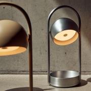 FRANDSEN LED-batteridriven bordslampa Ball Portable, sandgrå, stål