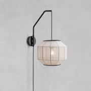 Markslöjd Vägglampa Asuka, Ø 27 cm, beige/svart, tyg/metall