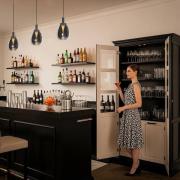 Steinhauer LED-pendellampa Glimsy, Ø 14 cm, svart/rökgrå, glas