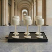 Lucande LED-batteridriven bordslampa Quill, beige, 6-pack, laddningsst...