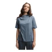 Ahlvar Gallery Lyxig Silke T-shirt med Asymmetriska Veck Blue, Dam