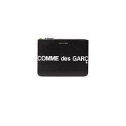 Comme des Garçons Klassisk svart läderplånbok med guldhardware och dra...
