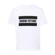 Sacai Know Future Vit T-shirt med Framsida Tryck White, Herr