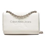 Calvin Klein Jeans Vit Axelväska med Clip Stängning White, Dam