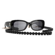 Chanel Ikoniska solglasögon med enhetliga linser Black, Unisex