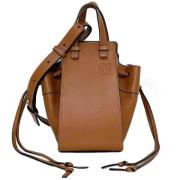 Loewe Pre-owned Pre-owned Tyg axelremsvskor Brown, Dam