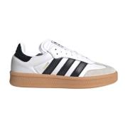 Adidas Klassisk Livsstil Sneaker med Fotboll och Skateboard Influenser...