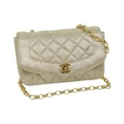 Chanel Vintage Pre-owned Satin chanel-vskor Yellow, Dam