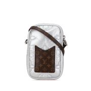 Louis Vuitton Vintage Pre-owned Nylon axelremsvskor Gray, Dam