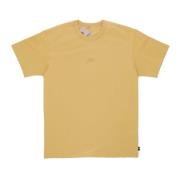 Nike Premium Essentials Sust Tee Wheat Gold Yellow, Herr