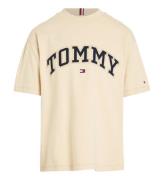 Tommy Hilfiger T-shirt - Varsity Broderi - Country Ivory