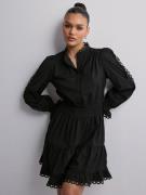 Neo Noir - Långärmade klänningar - Black - Sandringham Dress - Klännin...