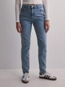 Pieces - Straight jeans - Light Blue Denim - Pcbella Hw Tap Ank Jeans ...