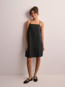 Selected Femme - Korta klänningar - Black - Slflinnie Short Linen Stra...
