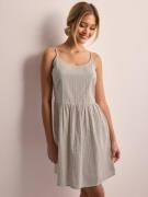 Pieces - Korta klänningar - Silver Gray - Pcsmilla Short Slip Dress D2...