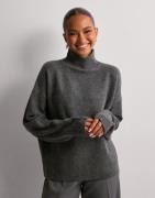 Nelly - Grå - Loose Polo Knit Sweater