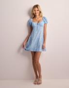 Nelly - Blommig - Flirty Puff Sleeve Dress