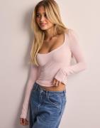 Nelly - Rosa - Romance Shape LS Top