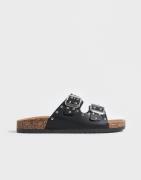 Nelly - Svart - Stud Flat