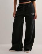 New Balance - Svart - Wide Leg Jogger