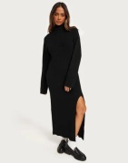 Nelly - Svart - Loose Sleeve Knit Dress