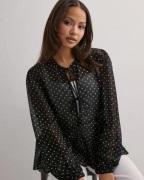 Only - Svart - Onlisabella Ls String Top Wvn