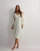 Vero Moda - Vit - Vmsmilla Ls V-Neck Calf Dress Wvn G