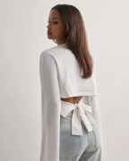 Nelly - Vit - Open Back Tie LS Top