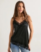 Pieces - Svart - Pcnomi Strap Satin Lace Top Wvn D2D