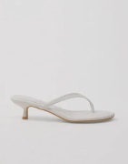 Nelly - Vit - Rounded Thong Heel