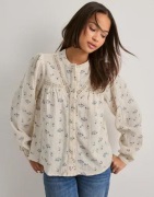 Only - Vit - Onllari L/S Flower Shirt Noos Wvn