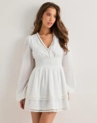 Nelly - Vit - Fine Little Flounce Dress