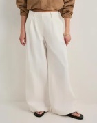 Nelly - Vit - Relaxed Strap Pants