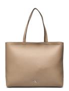 Calvin Klein Minimal Monogram Slim Tote34 T Beige